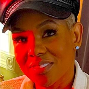 Meet your Posher, Myoa